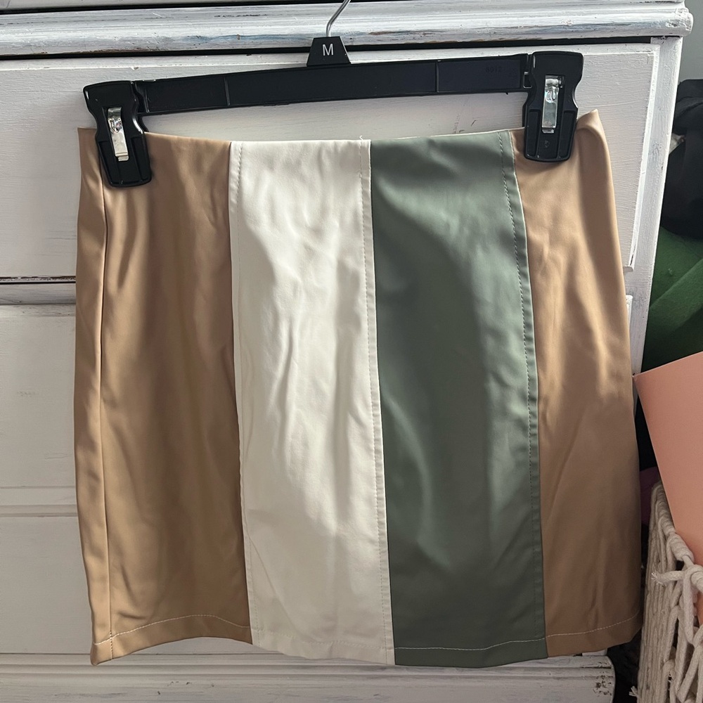 Francesca's Collections Cream and Tan Pencil Skirt